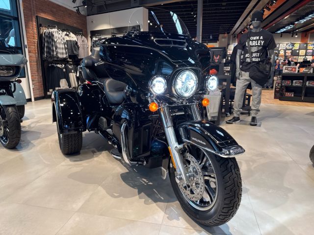 2024 Harley Davidson TRI GLIDE Ultra New 4-stroke Trike for sell  3